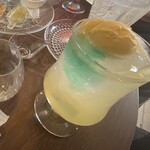 Purin no Susume - セットには飲み物も付いてきて、クリームソーダにしました。味変みたいにしてゼリーやアイスを乗せて飲んでたのしかったです。