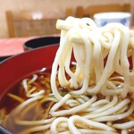 Soba Dokoro Honjin Hon Ten - 蕎麦の麺。