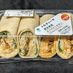 Family Mart Fundes Kandajinbo Ten - ...「トルティーヤ 豚生姜焼とスパイシーチキン（369円）」、うま！こんな美味しい物が400円以下で食べられる時代って☆彡