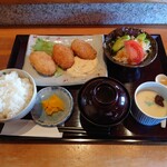 和風ビストロ るり色 - 料理写真:●カニクリームコロッケ定食　1,200円

を頼んでみた