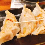 Atsuatsu Nikujiru Gyoza Ajikura - ★★★肉肉肉餃子 470円 肉増し増しの餃子！太めなので三個入りでも十分満足！