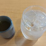 239389245 - お茶とお冷、両方出るのがサービス◎