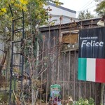 La cucina massa Felice - 住宅街のランナバウト近くのロケーション  オープンしてるかは入口まで行かないとわからない