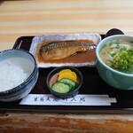 利久庵 - さば味噌と豚汁　　ご飯は半々ライス