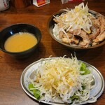 Trivia Hachioji Minamino Akurosumoru Ten - せせり焼きとり丼(税込660円)