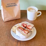 Radio Bagel‎ - カフェラテ、ストロベリークリームチーズ