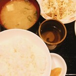 Honmamon Satosho Ten - ご飯大、お味噌汁、サラダ