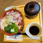 八兆屋駅の蔵 - まかない丼