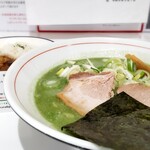 Yasashii, Tonkotsu Men Kamakura - 青汁ラーメン(￥600)、朝カレーライス(￥300)。600円とは思えぬラーメンです！