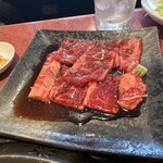 炭火焼 もくもく亭 - カルビランチ900円のお肉