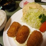 Grill Kuishinbo Kita Ten - カニコロッケ定食1130円