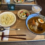 Tenjin Do - 桜ますと春野菜のスープカレー（ターメリックライス）