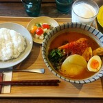 Tenjin Do - チキンレッグと新玉ねぎのスープカレー（白ライス）