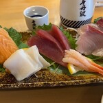 寿司居酒屋 や台ずし - 刺身5点 1099円。