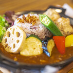 箱根唐揚げKARATTO - 特製カレー（1,815円）＋ドリンクセット（275円）。