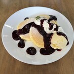 Blueberry Garden Cafe - ブルーベリーパンケーキ ¥750