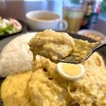 ロボ デ マル オオタニ - マイルドなクリームカレーには細く裂いた鶏胸肉がたっぷり、アヒの辛みも少々。ものすごく美味い♪(*≧∀≦*)♡