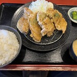 Chuka Shokudo Yoshidaya ShinOomae Ten - 新潟カレー唐揚げ定食 ¥920、ご飯増量＋¥50