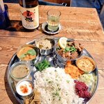 one table - マトンカラヒスペシャルプレート。玉旭酒造　山吹をお燗で。