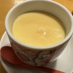 寿司居酒屋 や台ずし - 季節の茶碗蒸し。鯛と筍。ちょっと膨れてる。出来立ての証拠。わざわざ蒸した感じ。そっけない見た目はご愛嬌。