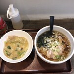 Yushima Ramen - 湯島らーめん700円、ランチセット300円