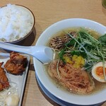 Marugen Ramen Takamatsu Kamitenjin Ten - 旨塩仕立 ゆずと三つ葉の炙り鶏そば＆からあげセット･ごはん(中)