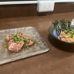 Izakaya Sazan Nakayamaekimaeten - 生レバーとトロたく　似たようなメニューのオーダーをしてしまった…