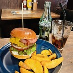 あべのDining BUZZ - ベーコンチーズバーガー：1,390円　+   コーラ：440円