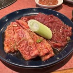 炭火焼 もくもく亭 - 和牛カルビロース定食1500円のお肉