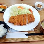 食事処 かとう - 銘柄豚麦小町のロースカツ定食（2024.3）