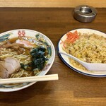 やわらぎ亭 - 料理写真:ラーメン半チャーハン、800円。