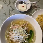 Kofu Kaen Nagamachi Ten - 鶏ラーメンセット 950円