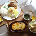 Purple - 料理写真:和風ハンバーグ、カレードリア　各900円