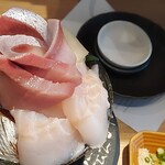 シハチ鮮魚店  - 