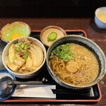 牛すじと肉うどん｢茂｣ - すき焼き丼セット-たぬきそば温 ¥900-