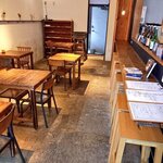 one table - ほっこりする店内。