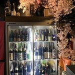 ①全国各地の日本酒が３００本以上ご用意！！