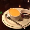 Cafe Style Kojiro - カラメルの代わりに水出しコーヒーをかけて食べるプリン（650円）。