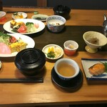 Aoki Ryokan Honkan - ごはんとみそ汁、お茶もあります