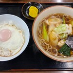 ゆりや食堂 - かしわそば＋目玉小ライス