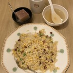 Wanpai Hong Kong Ryori Yum cha Akasaka Ten - 五目チャーハン880円を大盛150円で