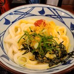 丸亀製麺 - ネギと天カスをトッピングしました