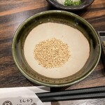 とんかつ勝烈亭 - 和風ソース用の胡麻