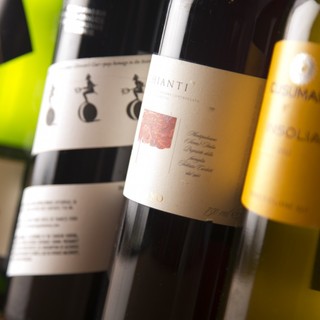 Carefully selected wines from around the world that can be enjoyed in a wide range of ways