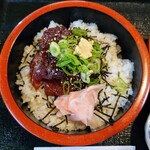 Chikiri Zushi - 令和6年5月 ランチタイム(11:00〜14:00
                        マグロ丼(赤出汁付) 税込550円