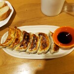 Private rooms Niku & Gyoza Bar TSUBASA Kamata Ten - 焼餃子。追加１つ200円。