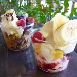 Cafe SHUKRA - チョコレートアイス又はバニラ&フルーツたっぷりパフェは夏期限定。