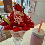 Sweets Cafe' M - いちごパフェ¥5,445