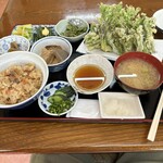 Pension Hanano Ya - 山菜定食！　写真じゃ伝わりづらいけど、ボリューム満点だよ♪