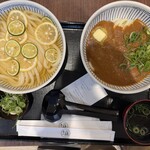 香川 一福 - 名物のかれーうどん（温）と、瀬戸内レモンとすだちの二種の柑橘うどん（冷）